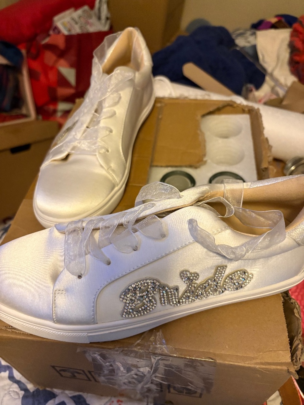 Tennis shoes
